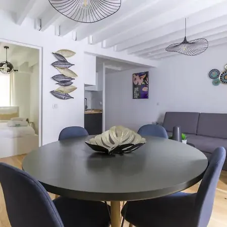 Apartament Grands Boulevards 41 Paryż